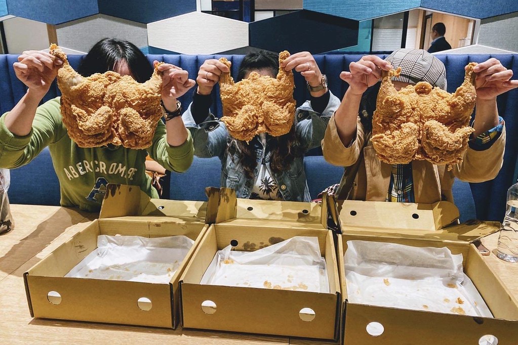 【嘉義西區】桃城雞排，嘉義超吸睛的炸全雞，老宅文青新風貌，傳承18年的桃城雞排 @飛天璇的口袋