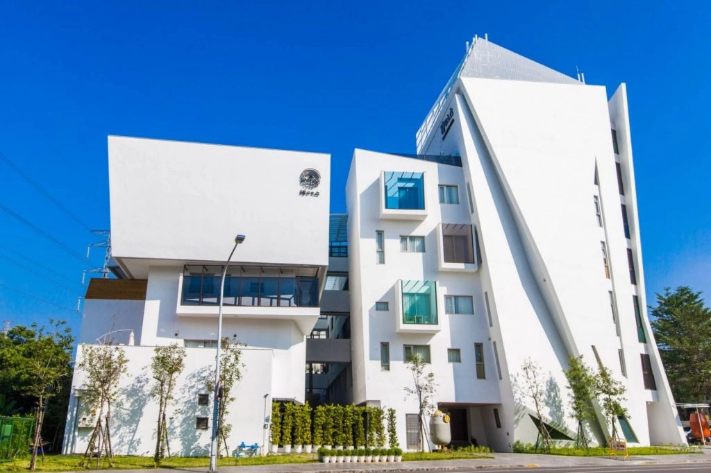 【嘉義東區】繪日之丘天成文旅：超唯美親子飯店，房間附溜滑梯小帳篷，還有超大浴缸可以泡澡 @飛天璇的口袋