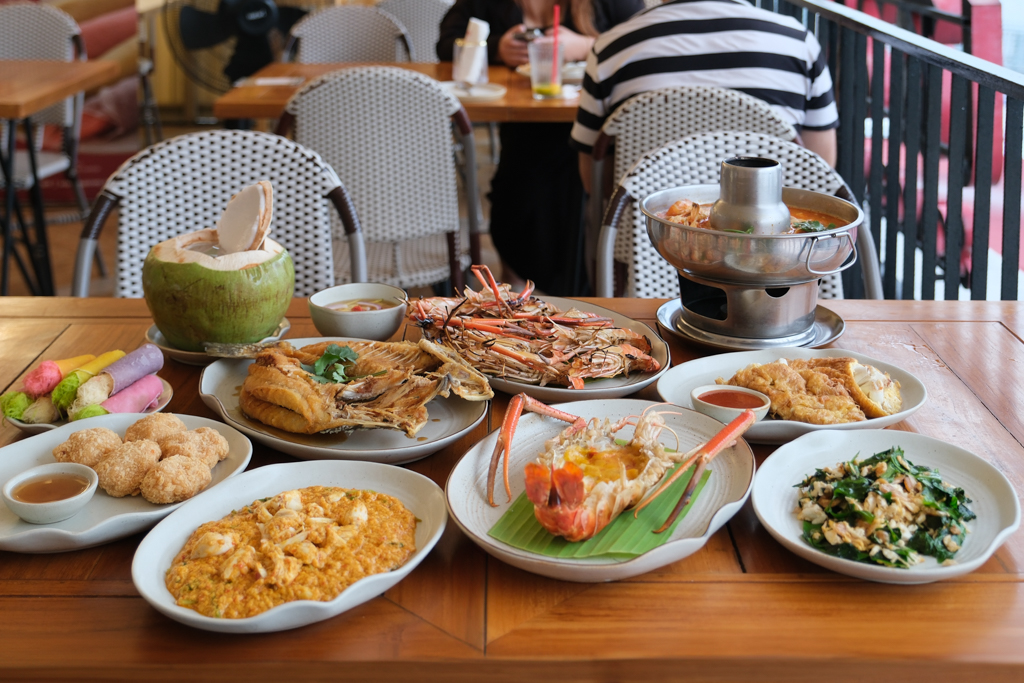 泰國曼谷｜Savoey Thai Restaurant Maharaj 上味泰餐館．瑪哈拉碼頭欣賞昭披耶河美景，穿泰服用餐打9折 @飛天璇的口袋