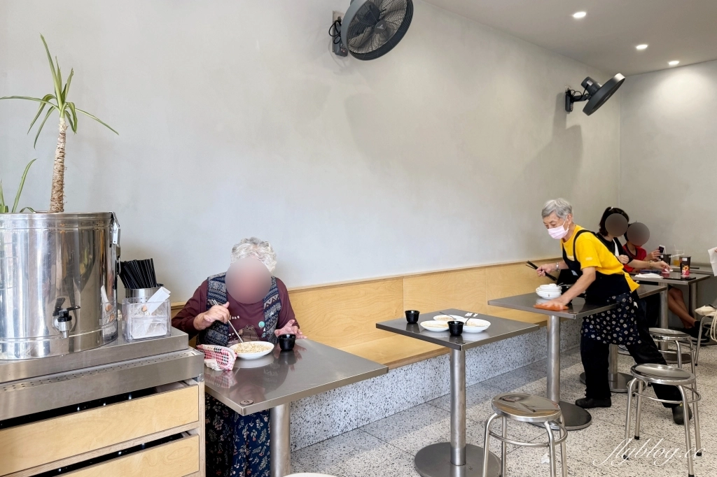 嘉義東區｜黃記涼麵涼圓．加了美乃滋的涼麵，南部限定別的地方吃不到 @飛天璇的口袋