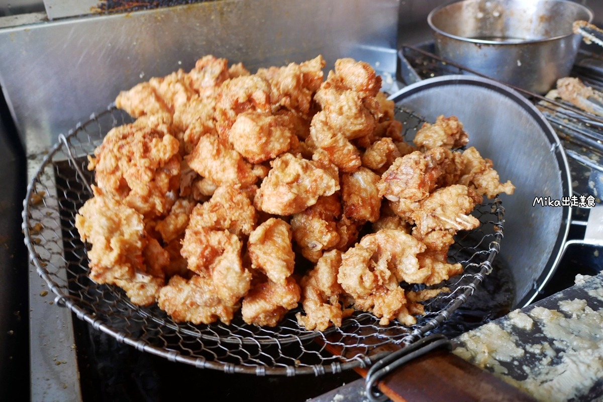 苗栗苑裡｜耕牛園．位於苑裡市場內的秒殺炸雞，真的是一起鍋就秒殺 @飛天璇的口袋