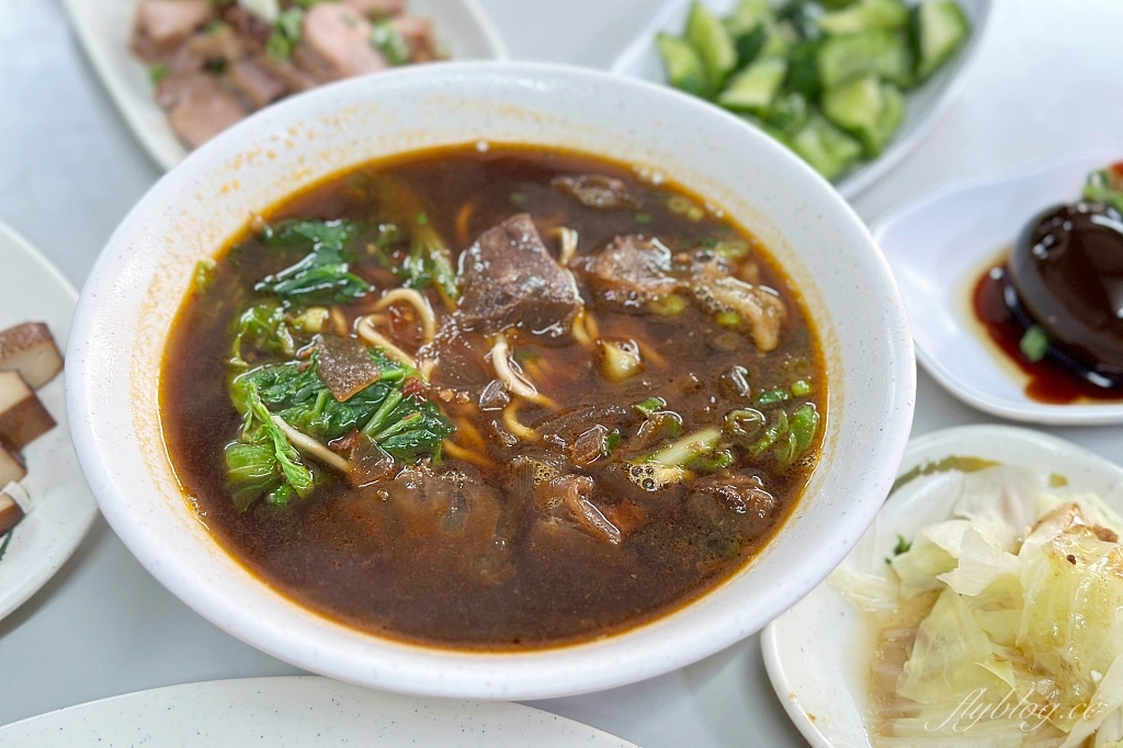 台中南區｜南京水餃鍋貼專賣店．大顆飽滿水餃多種造型，鍋貼外皮酥脆香氣十足 @飛天璇的口袋