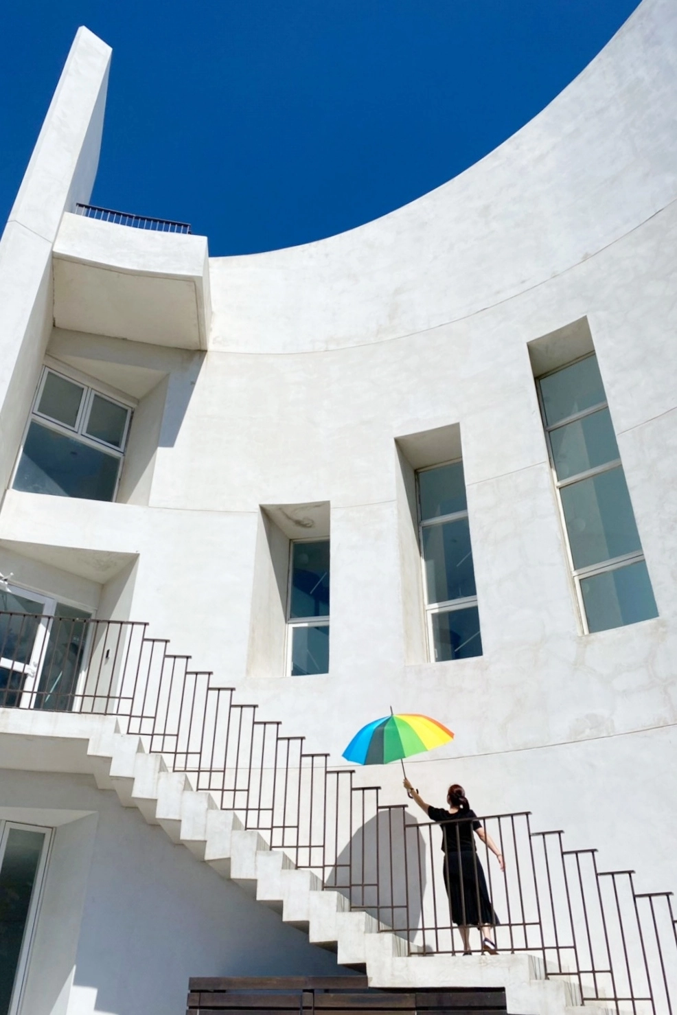 彰化伸港白色海豚屋｜伸港自然生態教育中心，一路順遊慶安水道和蛤蜊軍營，彰化伸港IG打卡熱門景點 @飛天璇的口袋