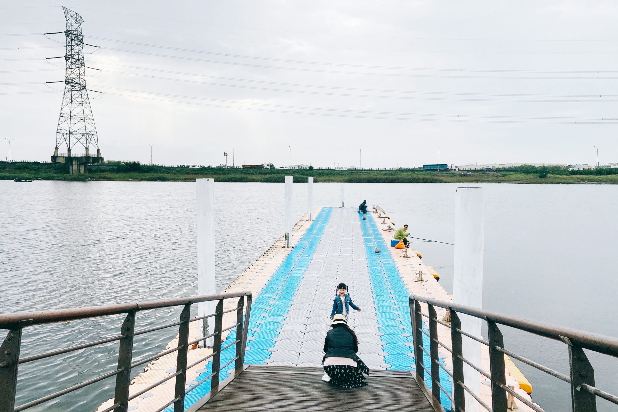 彰化伸港白色海豚屋｜伸港自然生態教育中心，一路順遊慶安水道和蛤蜊軍營，彰化伸港IG打卡熱門景點 @飛天璇的口袋