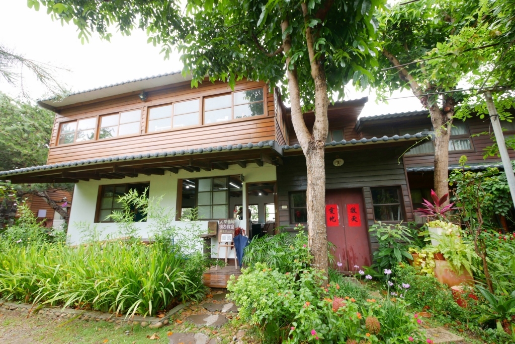 【台中沙鹿】人間食解，沙鹿庭園水池生態景觀餐廳，復古味十足的人間食解 @飛天璇的口袋