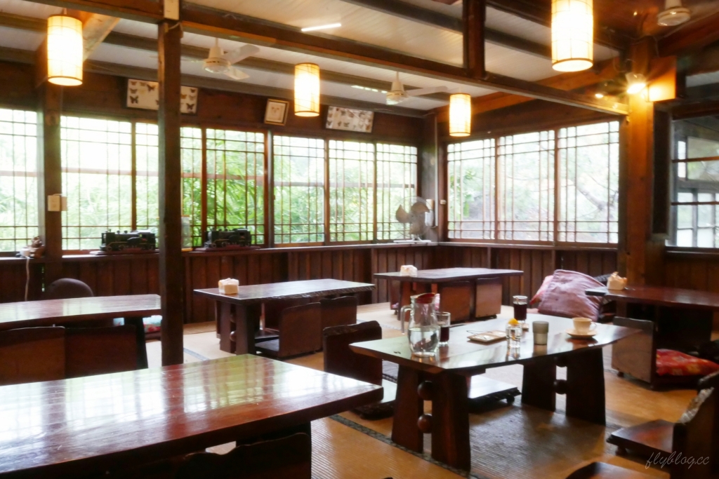 【台中沙鹿】人間食解，沙鹿庭園水池生態景觀餐廳，復古味十足的人間食解 @飛天璇的口袋