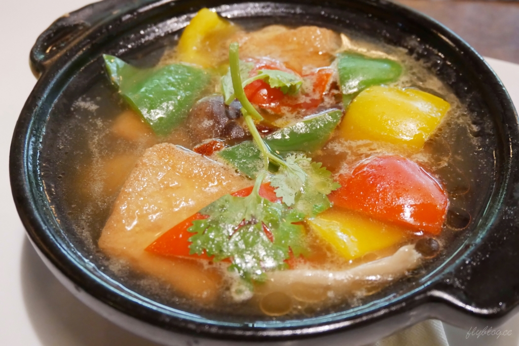 【台中沙鹿】人間食解，沙鹿庭園水池生態景觀餐廳，復古味十足的人間食解 @飛天璇的口袋