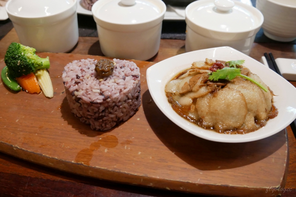 【台中沙鹿】人間食解，沙鹿庭園水池生態景觀餐廳，復古味十足的人間食解 @飛天璇的口袋