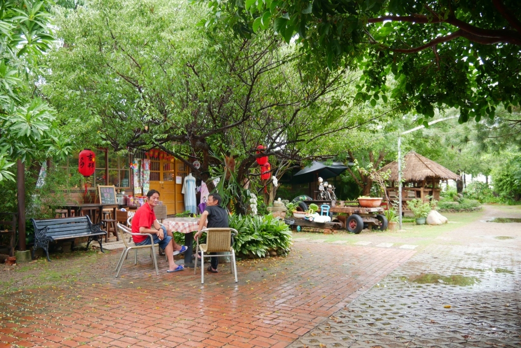 【台中沙鹿】人間食解，沙鹿庭園水池生態景觀餐廳，復古味十足的人間食解 @飛天璇的口袋