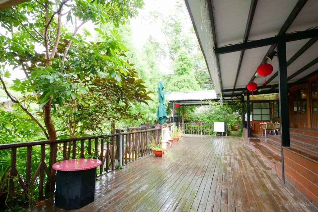 【台中沙鹿】人間食解，沙鹿庭園水池生態景觀餐廳，復古味十足的人間食解 @飛天璇的口袋