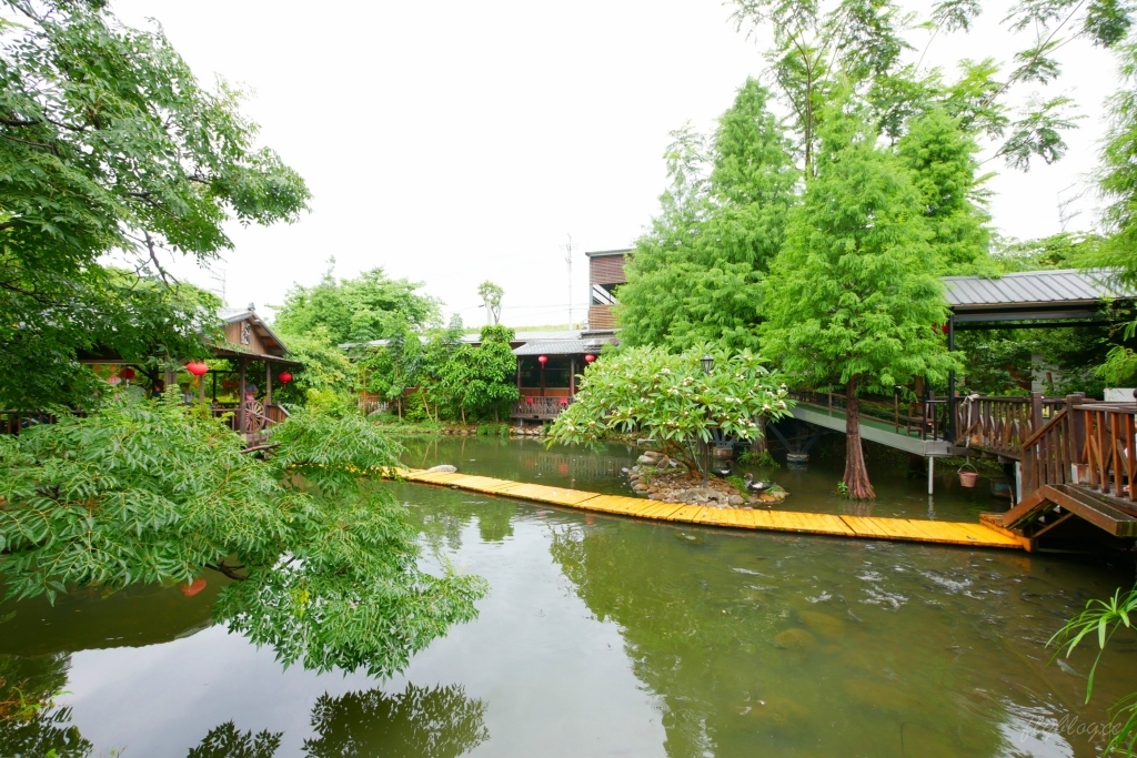 【台中沙鹿】人間食解，沙鹿庭園水池生態景觀餐廳，復古味十足的人間食解 @飛天璇的口袋