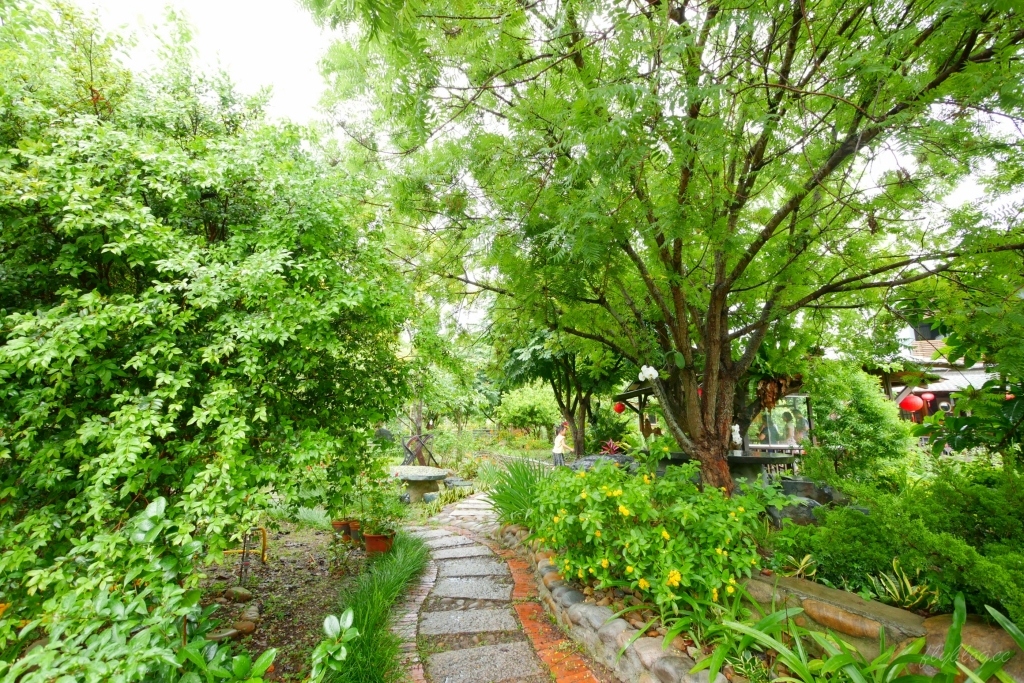 【台中沙鹿】人間食解，沙鹿庭園水池生態景觀餐廳，復古味十足的人間食解 @飛天璇的口袋