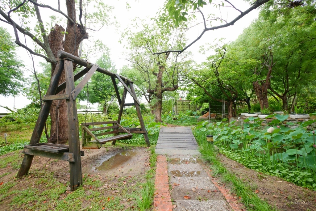 【台中沙鹿】人間食解，沙鹿庭園水池生態景觀餐廳，復古味十足的人間食解 @飛天璇的口袋