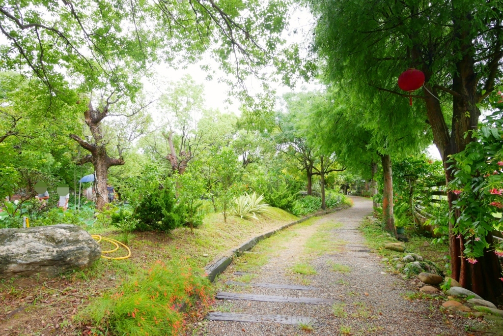 【台中沙鹿】人間食解，沙鹿庭園水池生態景觀餐廳，復古味十足的人間食解 @飛天璇的口袋