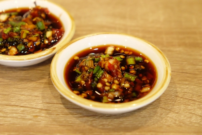 台中西屯｜小六鍋貼．台中鍋貼界的天花板，香酥的冰花和噴汁的內餡 @飛天璇的口袋