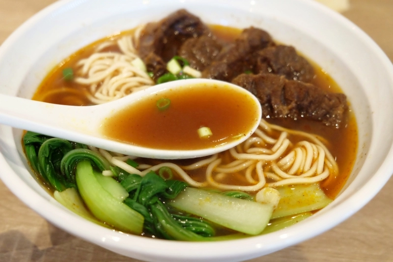 台中西屯｜小六鍋貼．台中鍋貼界的天花板，香酥的冰花和噴汁的內餡 @飛天璇的口袋