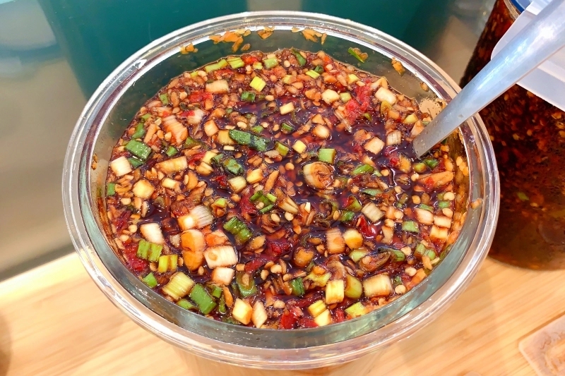 台中西屯｜小六鍋貼．台中鍋貼界的天花板，香酥的冰花和噴汁的內餡 @飛天璇的口袋