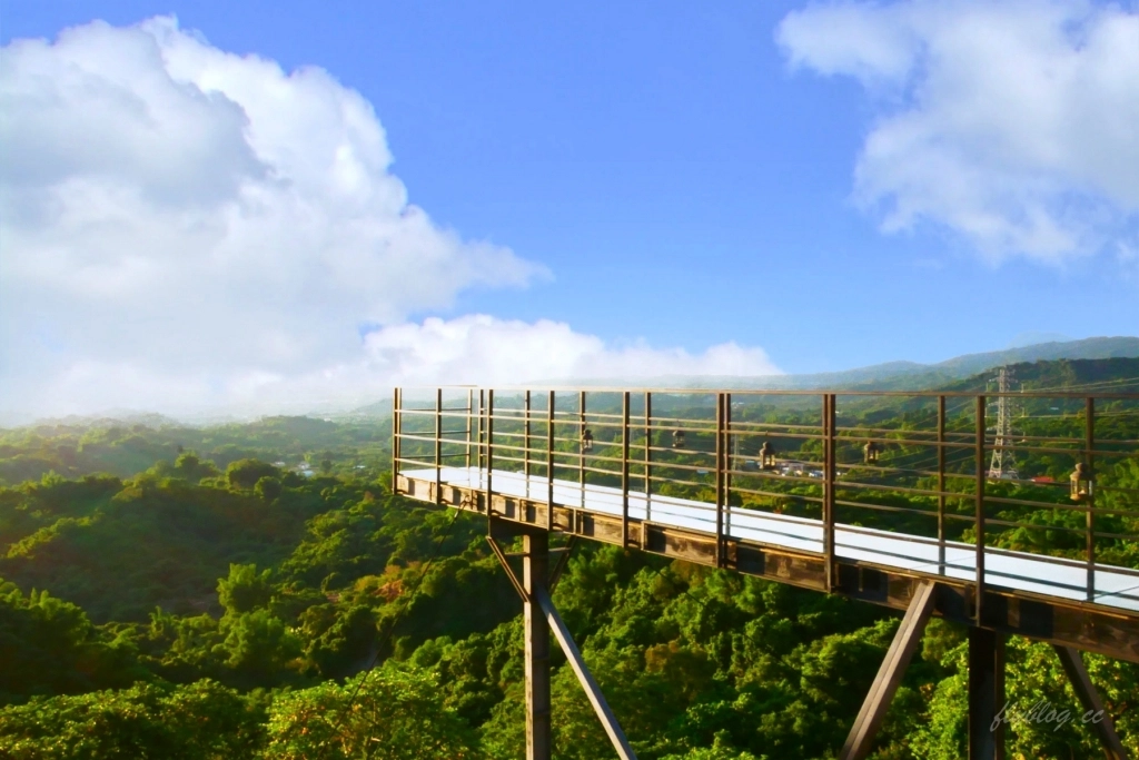 台南東山｜174翼騎士驛站，俗女養成記2拍攝地，超美透明玻璃天空步道 @飛天璇的口袋