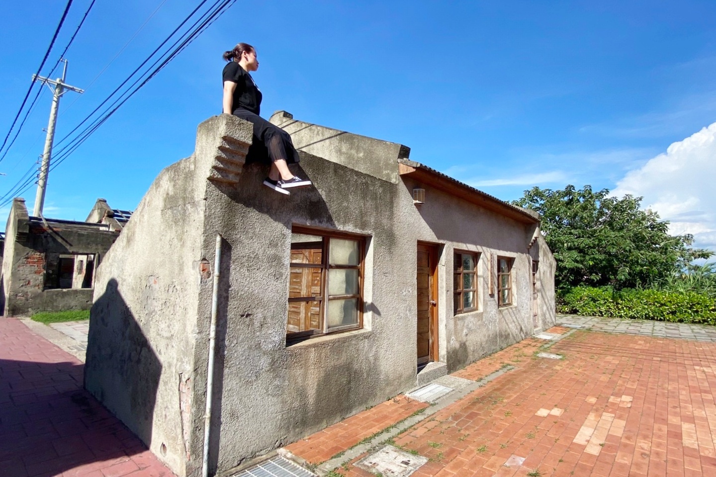 彰化伸港白色海豚屋｜伸港自然生態教育中心，一路順遊慶安水道和蛤蜊軍營，彰化伸港IG打卡熱門景點 @飛天璇的口袋