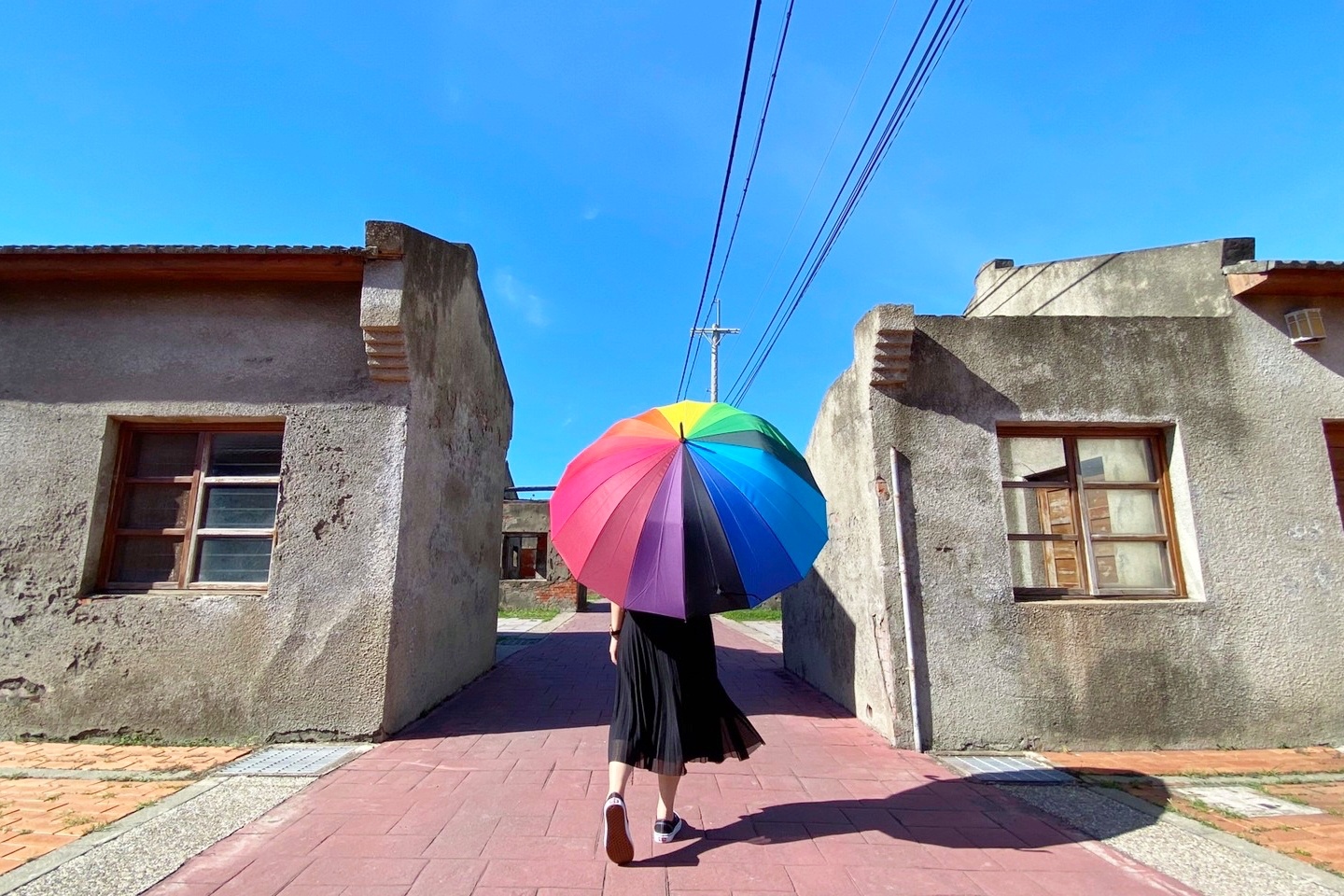 彰化伸港白色海豚屋｜伸港自然生態教育中心，一路順遊慶安水道和蛤蜊軍營，彰化伸港IG打卡熱門景點 @飛天璇的口袋