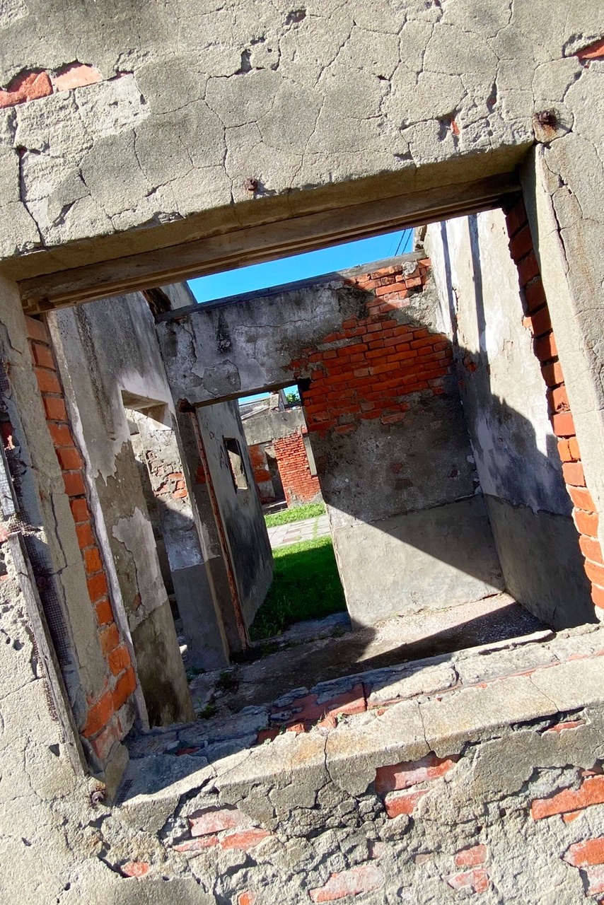 彰化伸港白色海豚屋｜伸港自然生態教育中心，一路順遊慶安水道和蛤蜊軍營，彰化伸港IG打卡熱門景點 @飛天璇的口袋