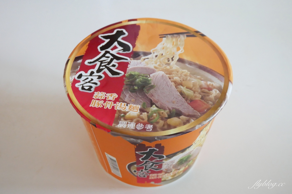 大食客系列桶麵：酒香燒雞桶麵 x 蒜香豚骨桶麵 x 蔥燒牛肉桶麵 x 泡菜海鮮桶麵 @飛天璇的口袋