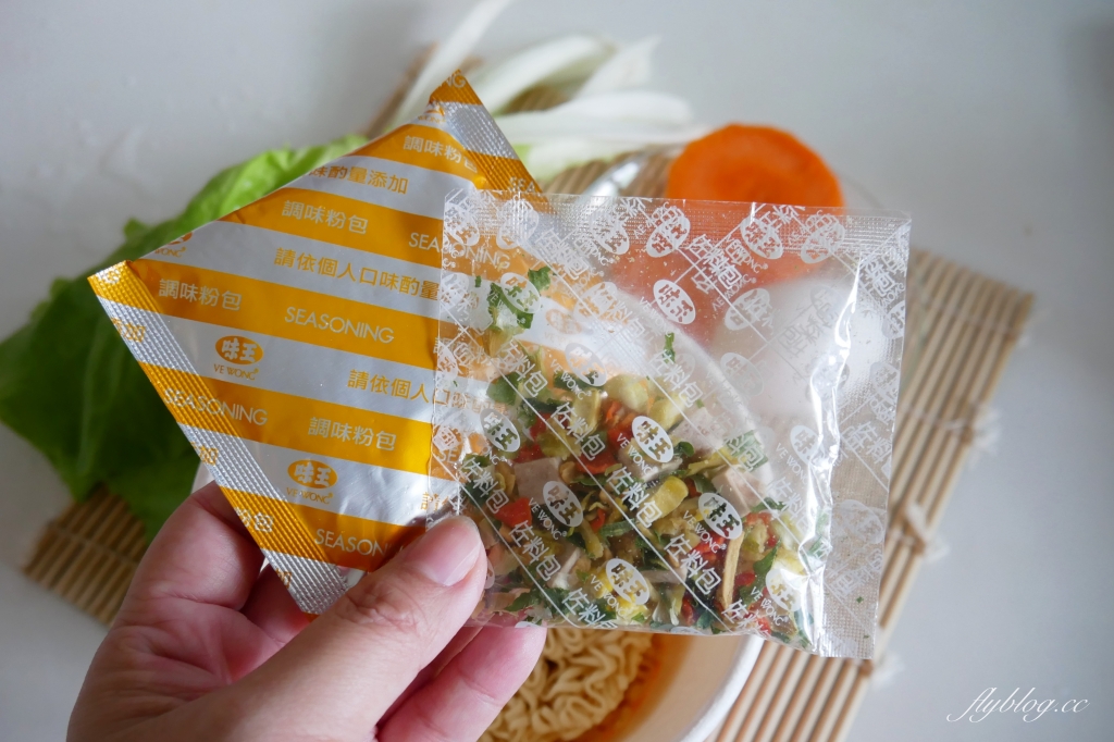 大食客系列桶麵：酒香燒雞桶麵 x 蒜香豚骨桶麵 x 蔥燒牛肉桶麵 x 泡菜海鮮桶麵 @飛天璇的口袋