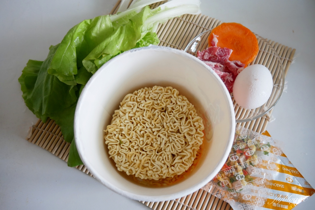 大食客系列桶麵：酒香燒雞桶麵 x 蒜香豚骨桶麵 x 蔥燒牛肉桶麵 x 泡菜海鮮桶麵 @飛天璇的口袋