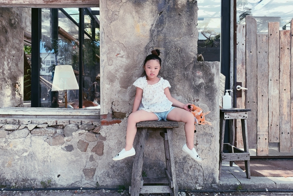 屏東恆春｜樹夏飲事，老鳳凰樹下的廢墟改建咖啡館，Big 7 Travel選為台灣最棒25間咖啡廳之一 @飛天璇的口袋