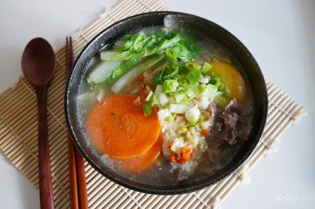 大食客系列桶麵：酒香燒雞桶麵 x 蒜香豚骨桶麵 x 蔥燒牛肉桶麵 x 泡菜海鮮桶麵 @飛天璇的口袋