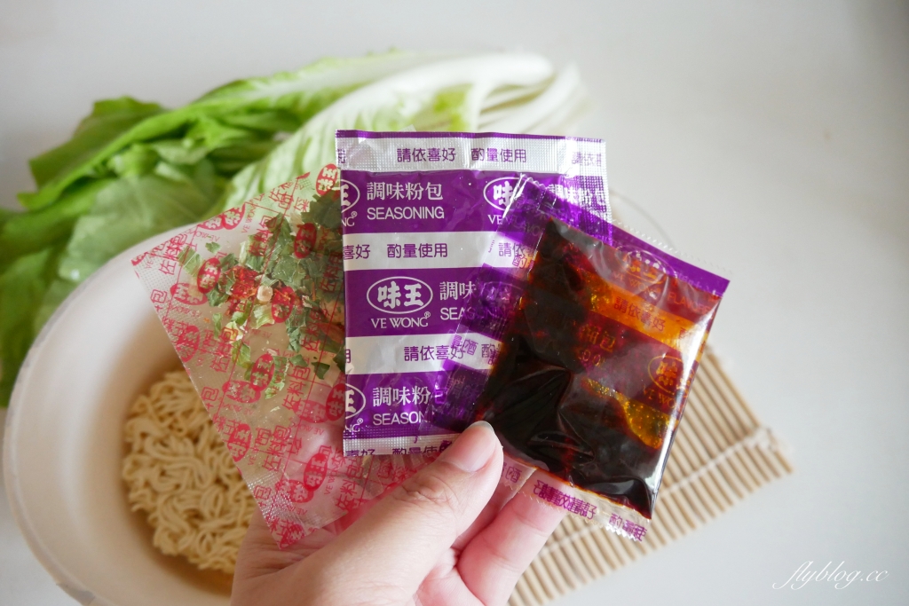 大食客系列桶麵：酒香燒雞桶麵 x 蒜香豚骨桶麵 x 蔥燒牛肉桶麵 x 泡菜海鮮桶麵 @飛天璇的口袋