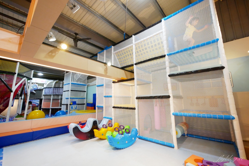 【台中北屯】咱們小時候：全台最大主題包廂 x 寓教於樂的親子餐廳 x 設施全新登場 @飛天璇的口袋