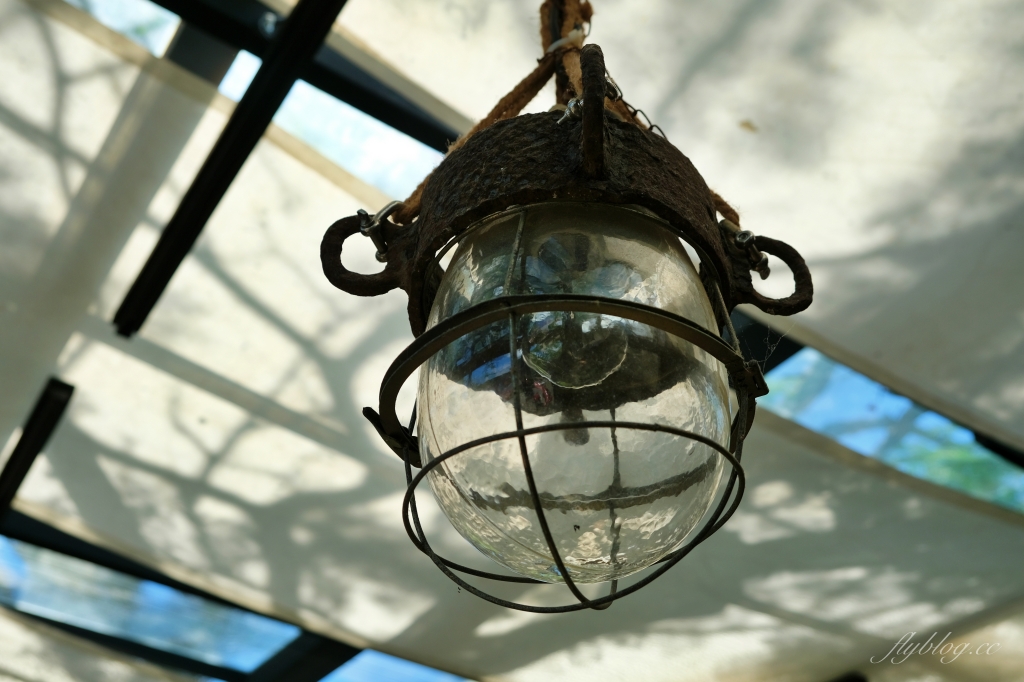 屏東恆春｜樹夏飲事，老鳳凰樹下的廢墟改建咖啡館，Big 7 Travel選為台灣最棒25間咖啡廳之一 @飛天璇的口袋