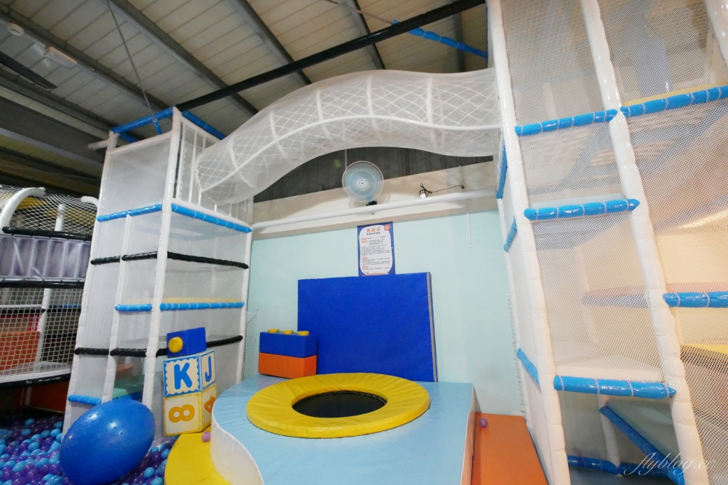 【台中北屯】咱們小時候：全台最大主題包廂 x 寓教於樂的親子餐廳 x 設施全新登場 @飛天璇的口袋