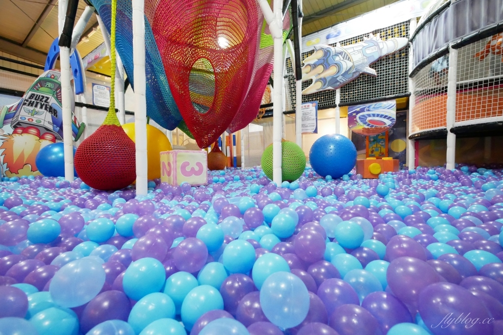 【台中北屯】咱們小時候：全台最大主題包廂 x 寓教於樂的親子餐廳 x 設施全新登場 @飛天璇的口袋