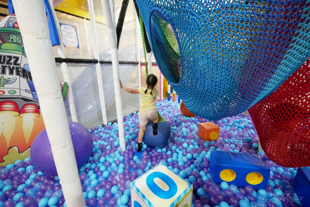 【台中北屯】咱們小時候：全台最大主題包廂 x 寓教於樂的親子餐廳 x 設施全新登場 @飛天璇的口袋