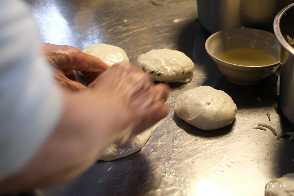 台中北屯｜劉記蘿蔔絲餅．在地20年綏遠路蘿蔔絲餅，文心國小旁的銅板美食 @飛天璇的口袋