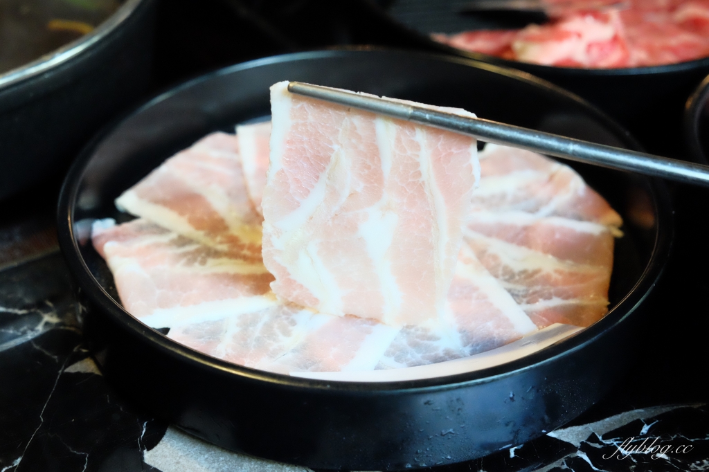 台中南屯｜肉懷食，$888元美國Prime等級壽喜燒吃到飽，使用振興三倍券再直接去尾數 @飛天璇的口袋