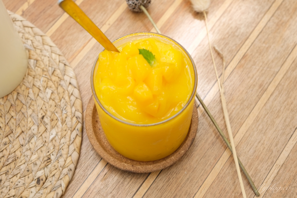 屏東恆春｜樹夏飲事，老鳳凰樹下的廢墟改建咖啡館，Big 7 Travel選為台灣最棒25間咖啡廳之一 @飛天璇的口袋