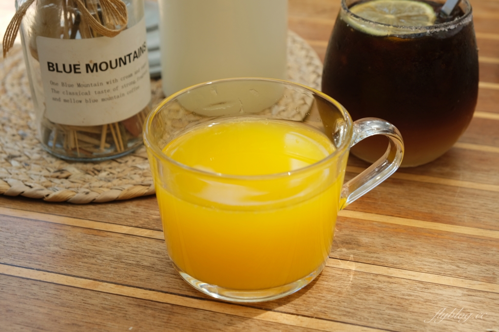 屏東恆春｜樹夏飲事，老鳳凰樹下的廢墟改建咖啡館，Big 7 Travel選為台灣最棒25間咖啡廳之一 @飛天璇的口袋