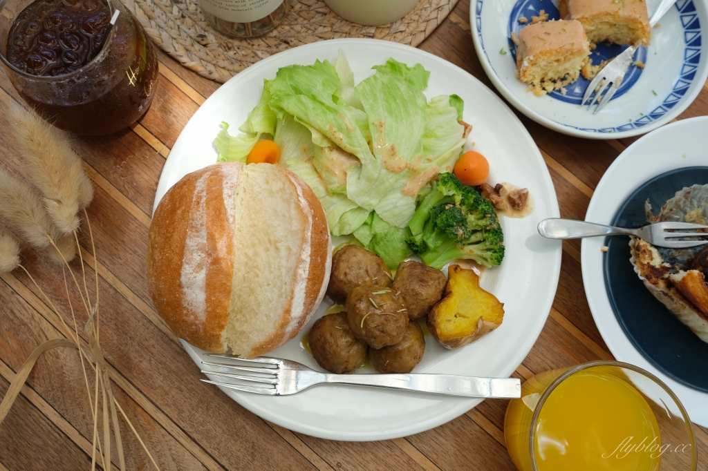 屏東恆春｜樹夏飲事，老鳳凰樹下的廢墟改建咖啡館，Big 7 Travel選為台灣最棒25間咖啡廳之一 @飛天璇的口袋