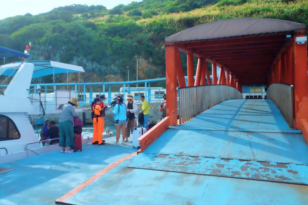 【馬祖北竿】馬祖燕鷗季：全世界僅存100隻的”神話之鳥”黑嘴端鳳頭燕鷗 @飛天璇的口袋