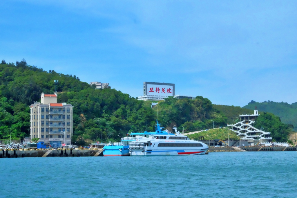 【馬祖北竿】馬祖燕鷗季：全世界僅存100隻的”神話之鳥”黑嘴端鳳頭燕鷗 @飛天璇的口袋