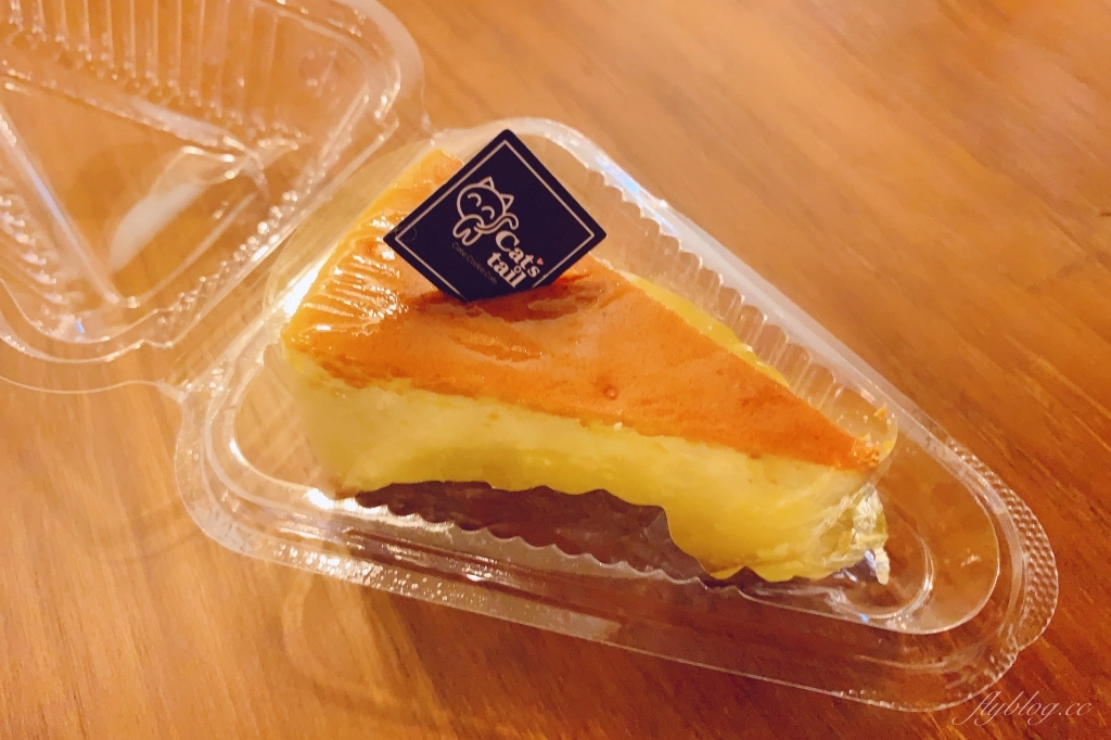 嘉義東區｜ 貓尾巴麵包店．16種口味泡芙一條龍，一出爐就秒殺的嘉義甜點 @飛天璇的口袋