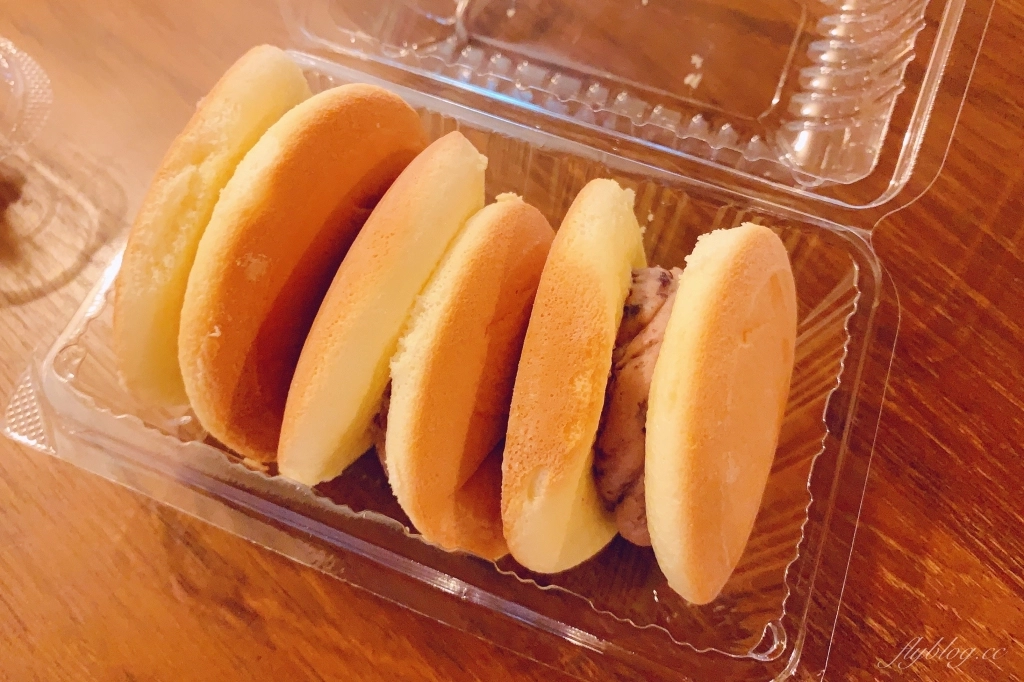 嘉義東區｜ 貓尾巴麵包店．16種口味泡芙一條龍，一出爐就秒殺的嘉義甜點 @飛天璇的口袋