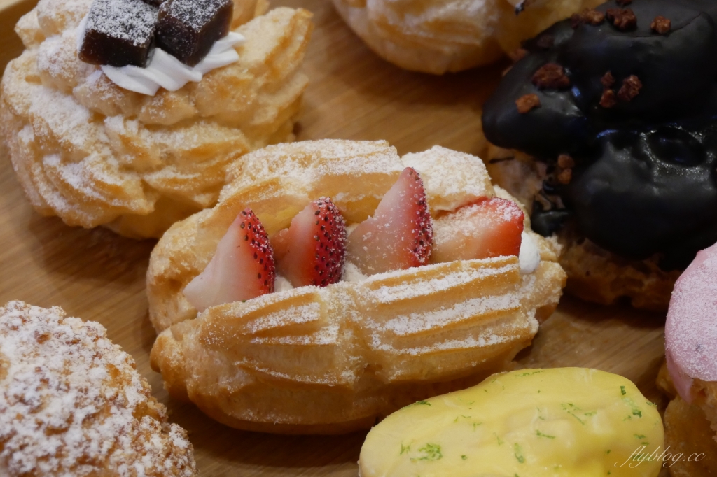 嘉義東區｜ 貓尾巴麵包店．16種口味泡芙一條龍，一出爐就秒殺的嘉義甜點 @飛天璇的口袋