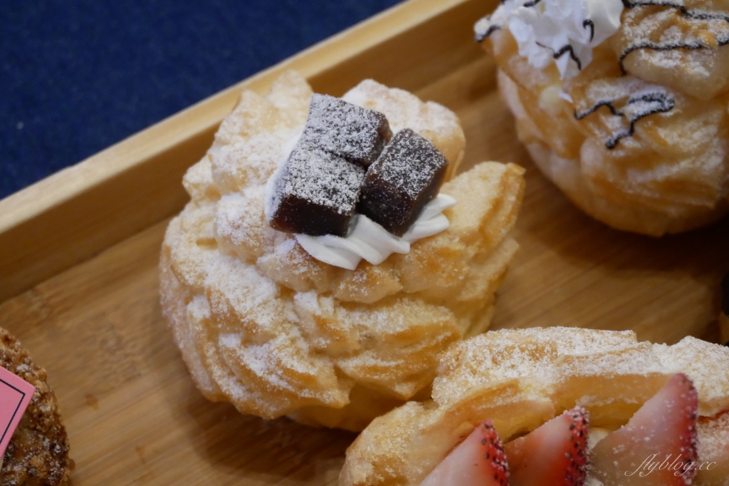 嘉義東區｜ 貓尾巴麵包店．16種口味泡芙一條龍，一出爐就秒殺的嘉義甜點 @飛天璇的口袋