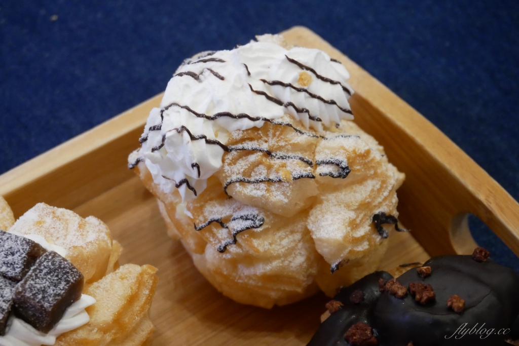 嘉義東區｜ 貓尾巴麵包店．16種口味泡芙一條龍，一出爐就秒殺的嘉義甜點 @飛天璇的口袋