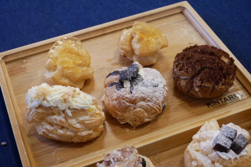 嘉義東區｜ 貓尾巴麵包店．16種口味泡芙一條龍，一出爐就秒殺的嘉義甜點 @飛天璇的口袋