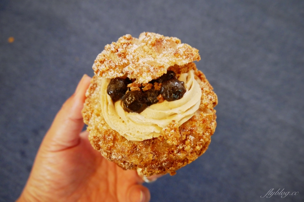 嘉義東區｜ 貓尾巴麵包店．16種口味泡芙一條龍，一出爐就秒殺的嘉義甜點 @飛天璇的口袋